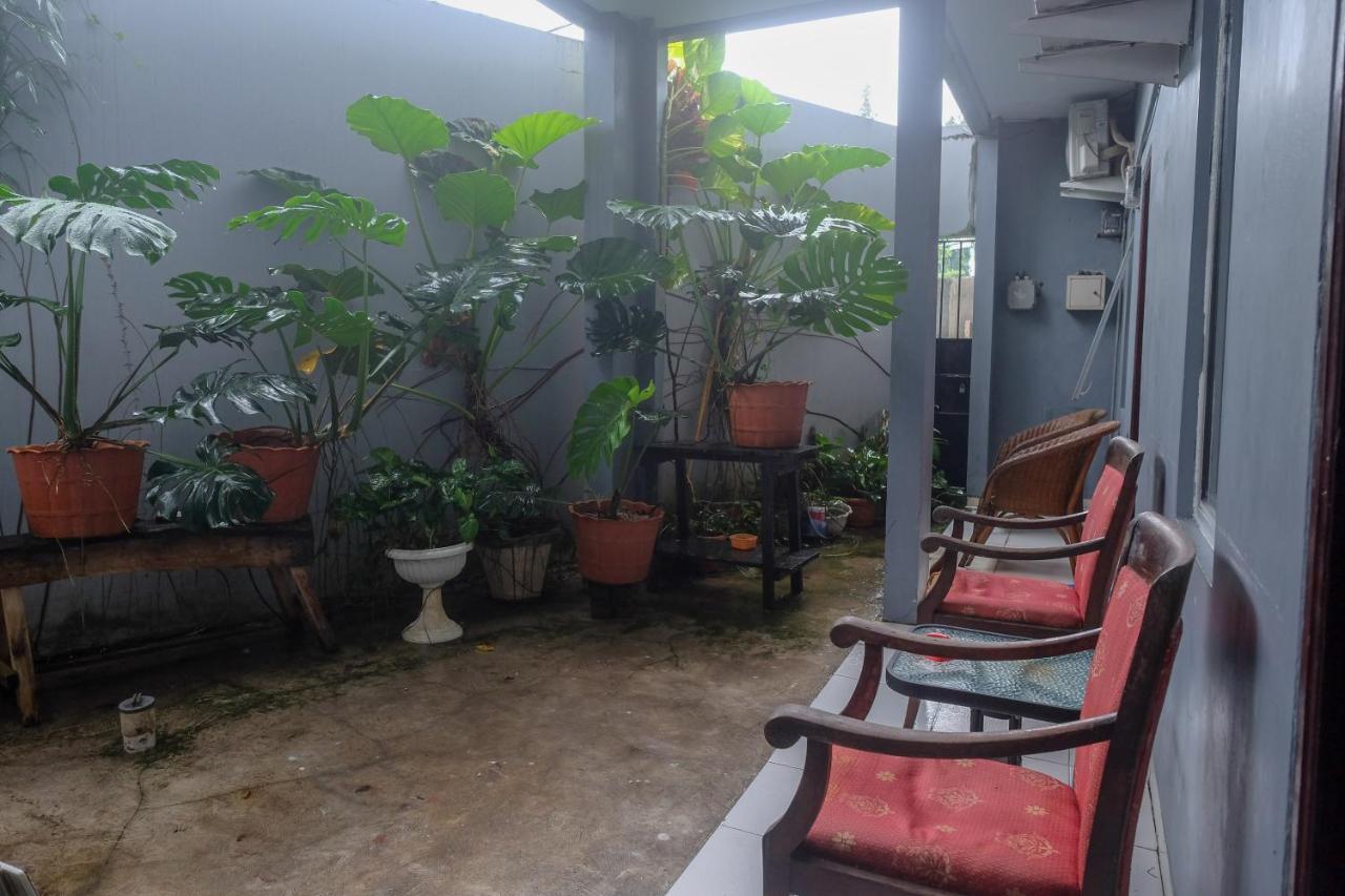 Reddoorz At Lapangan Bandara Sam Ratulangi Manado Hotel Exterior photo