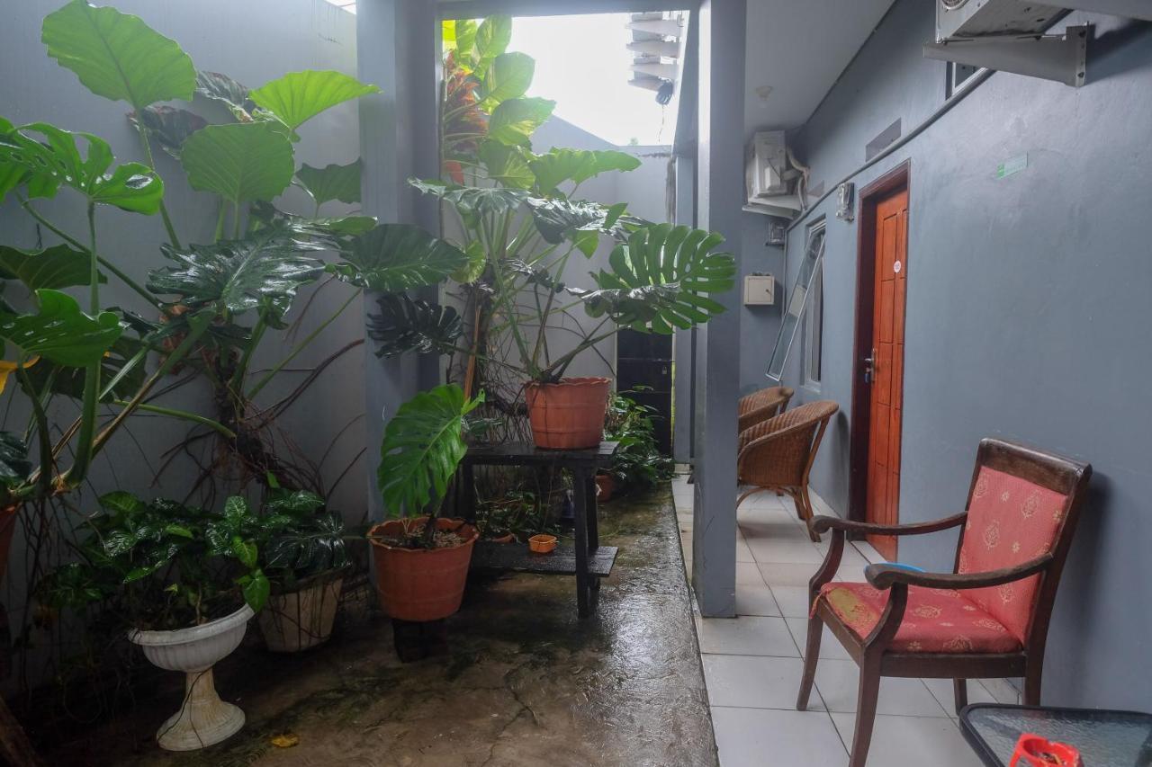 Reddoorz At Lapangan Bandara Sam Ratulangi Manado Hotel Exterior photo