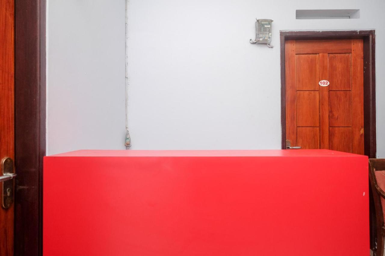 Reddoorz At Lapangan Bandara Sam Ratulangi Manado Hotel Exterior photo